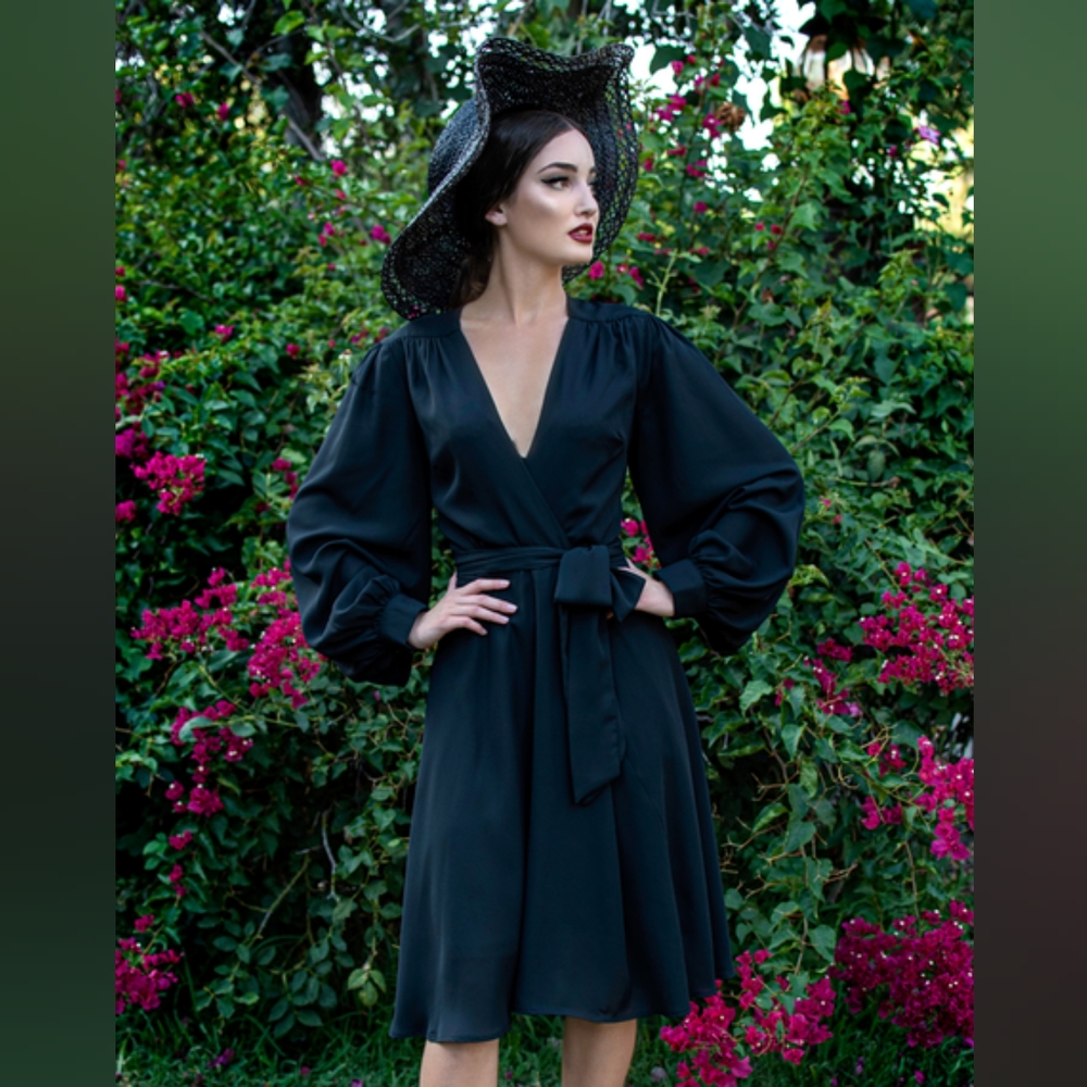 La Femme en Noir Black Serpentine Dress, Size 2x NWT